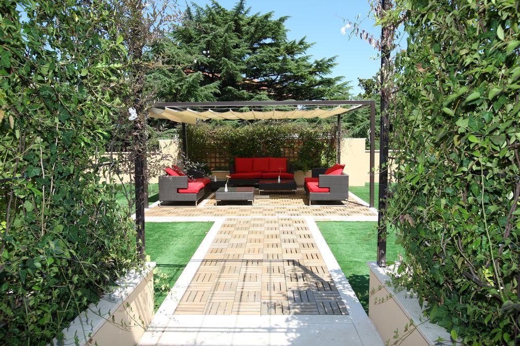 Unahotels Villa Dei Platani Foligno Exterior foto