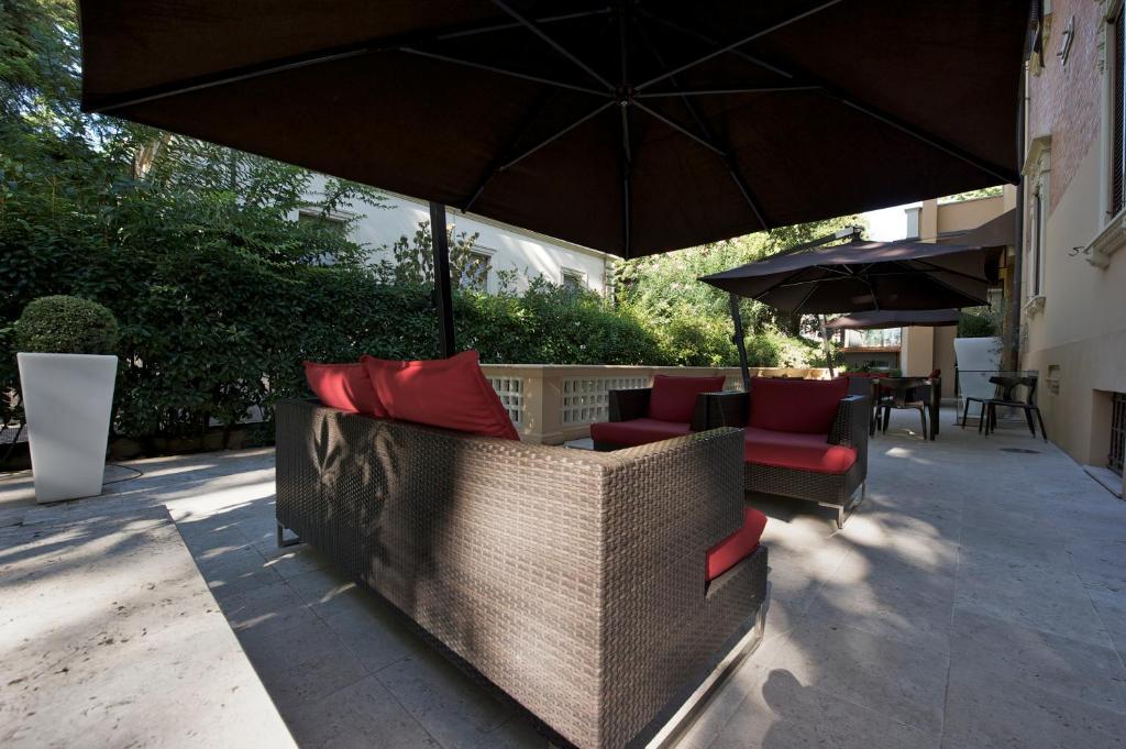 Unahotels Villa Dei Platani Foligno Exterior foto