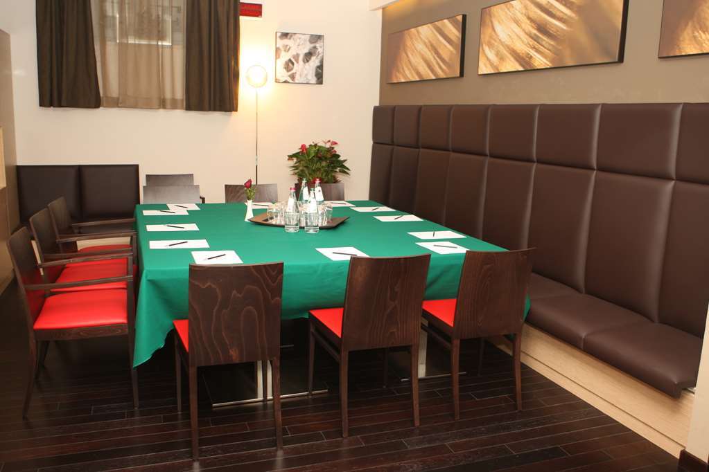 Unahotels Villa Dei Platani Foligno Facilidades foto