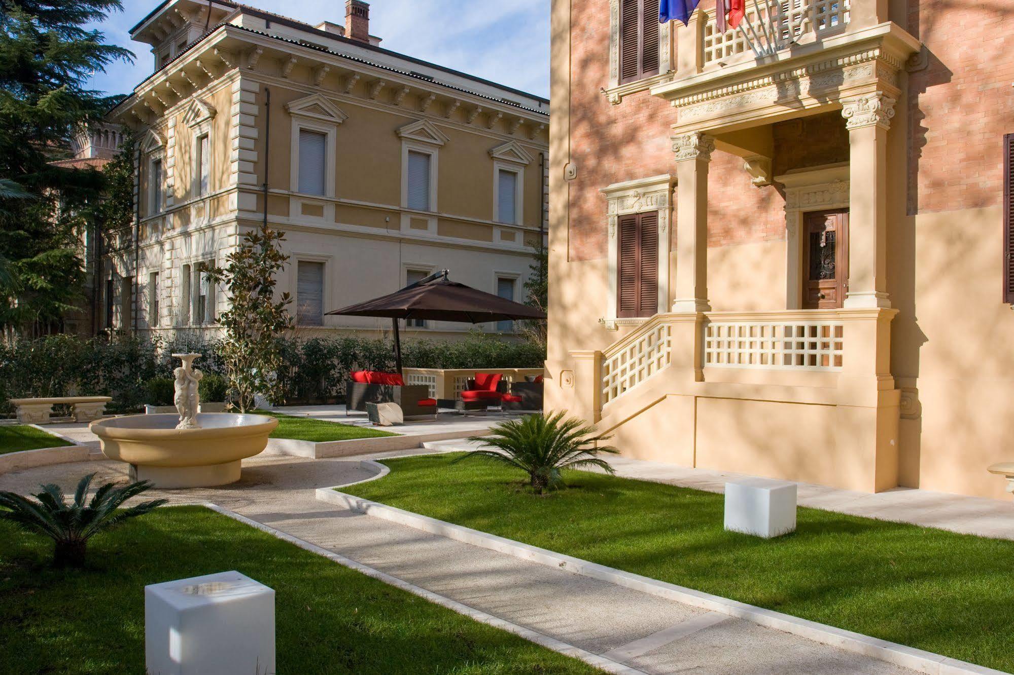 Unahotels Villa Dei Platani Foligno Exterior foto